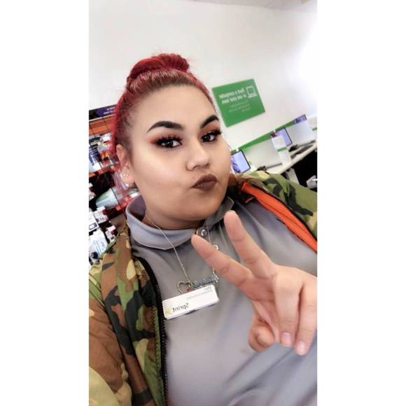 Meet your Posher, Mari - Picture 1 of 1